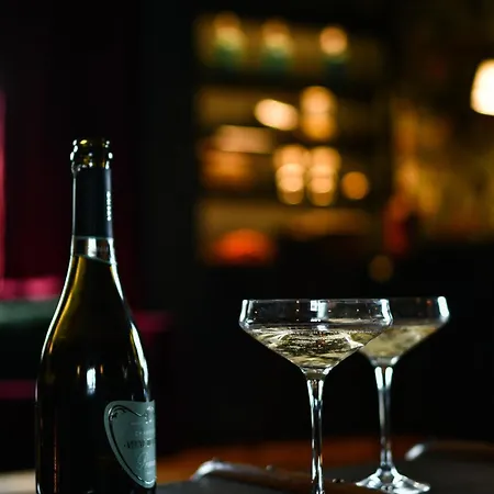 La Pas Parisienne Bed & Breakfast *