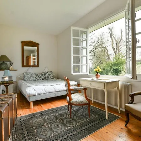 La Pas Parisienne Bed & Breakfast